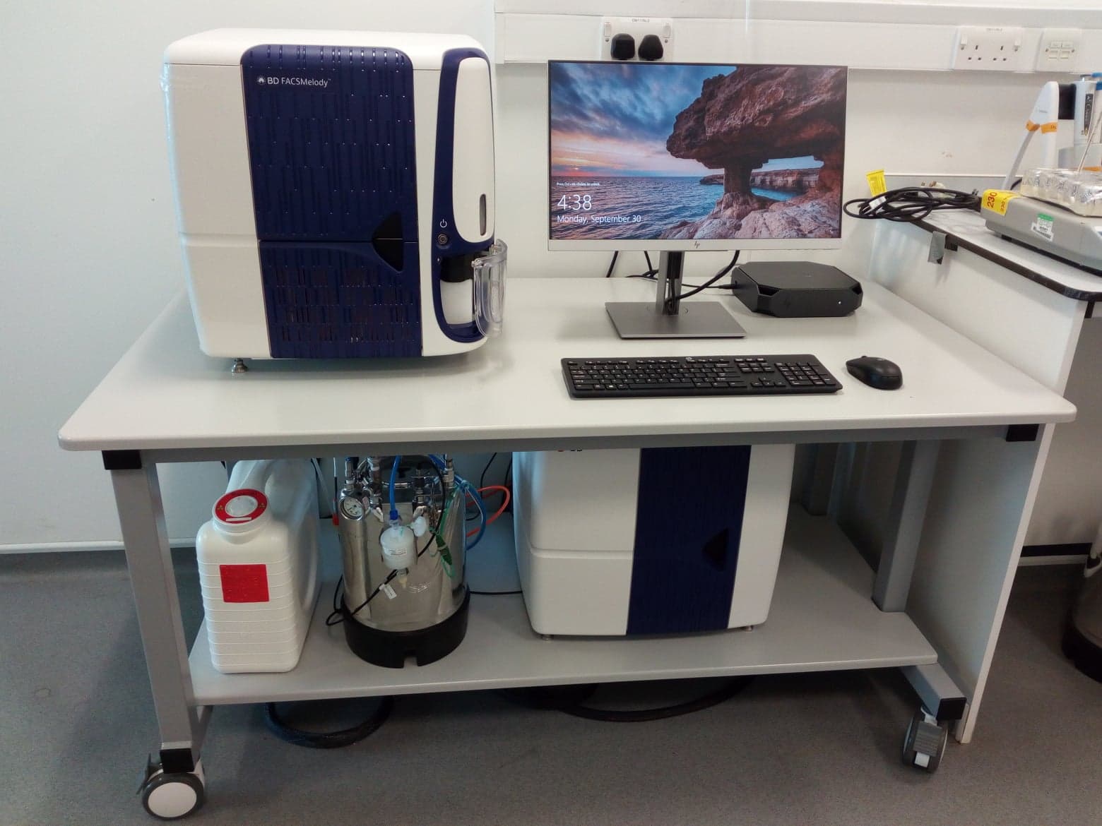 Flow cytometer Flow cytometer